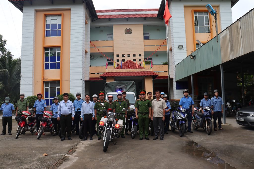 Cao su Phước Hòa và công an địa phường ra quân giữ vững an ninh trật tự, bảo đảm sản xuất kinh doanh