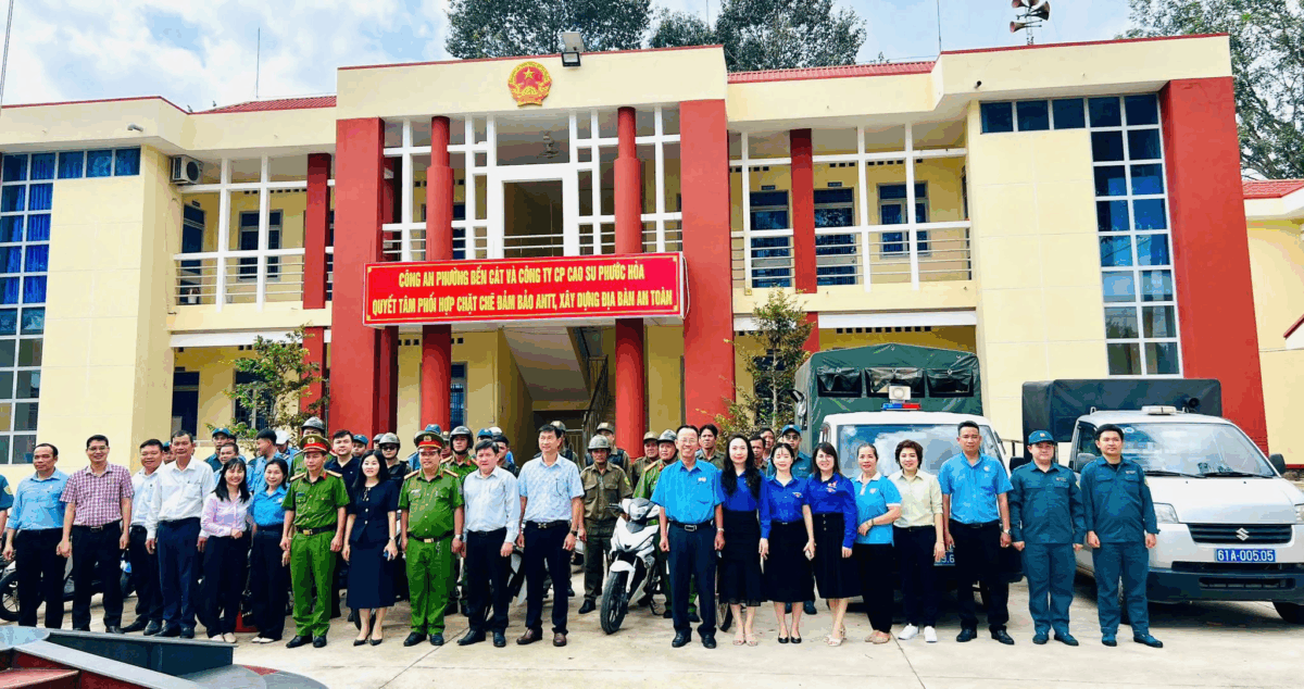 Cao su Phước Hòa và Công an phường Bến Cát phối hợp đảm bảo an ninh trật tự